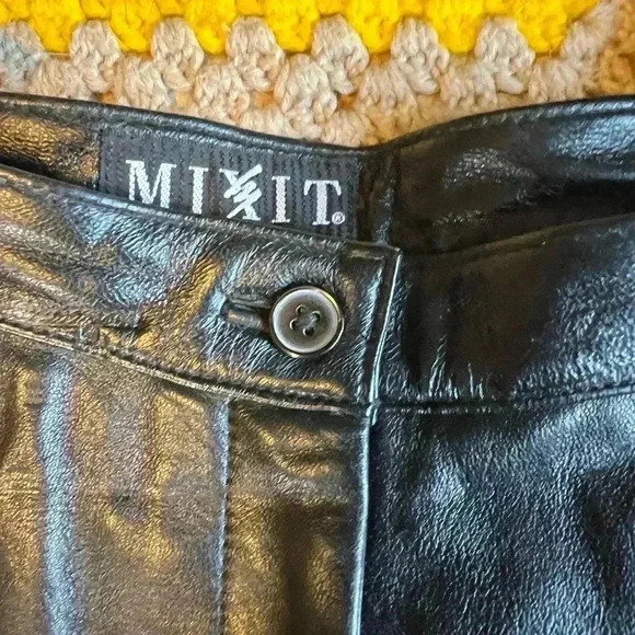 Mixit Elegant Black Leather Pants Size 10 -  High-Waisted, Chic Design Vintage - Picture 4 of 4